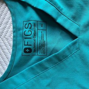 FIGS casma teal top